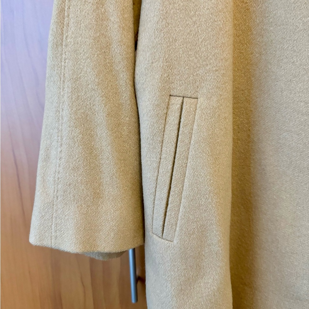 Vintage Saks Fifth Avenue 100% camel hair Fleurette winter coat. Like new-